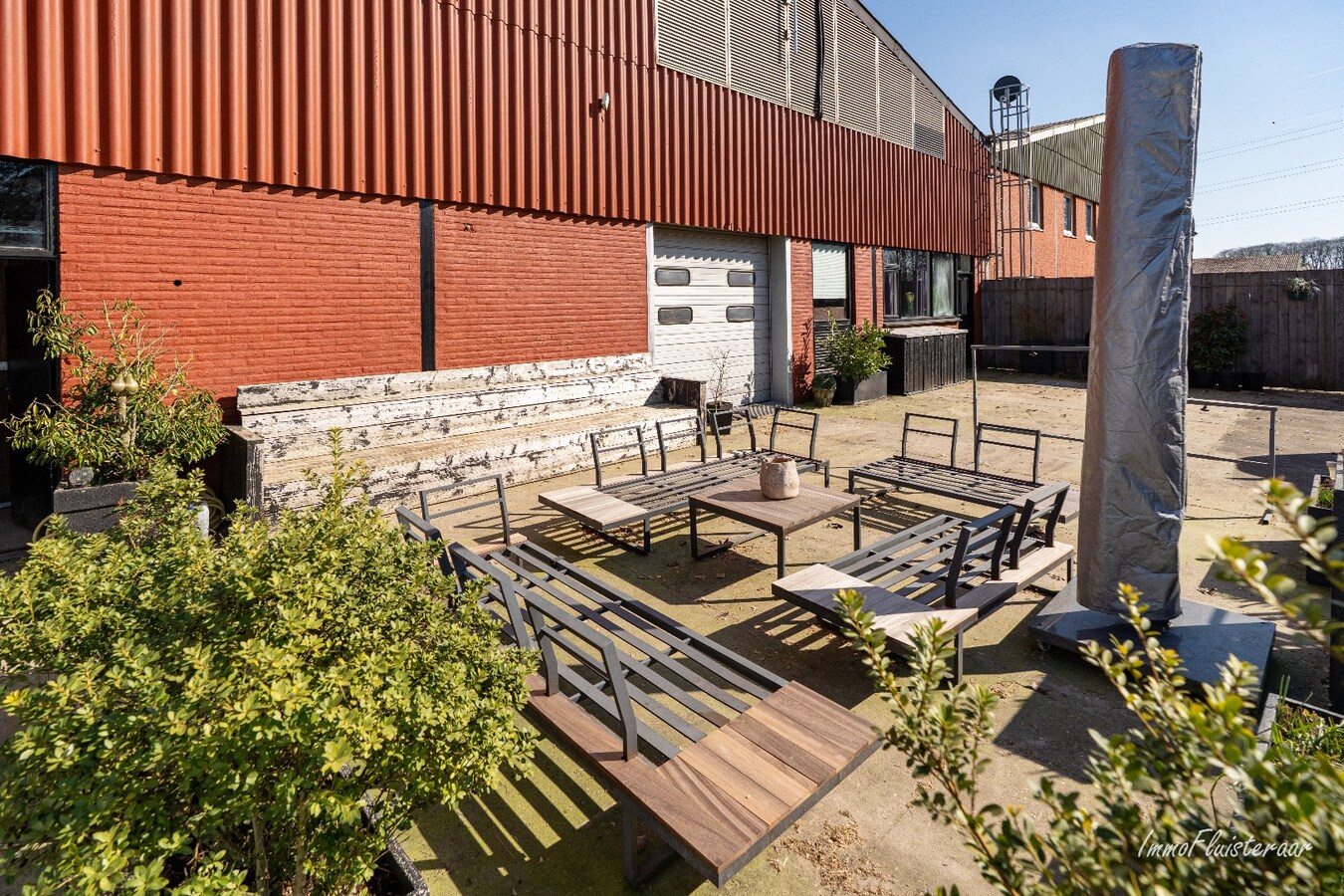 Complete paardenaccommodatie met studio op ca. 1,1ha te Bree 