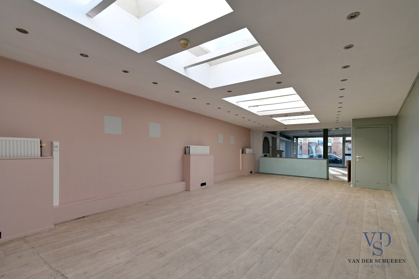 Uniek handelspand met woongedeelte in hartje Eine ! 