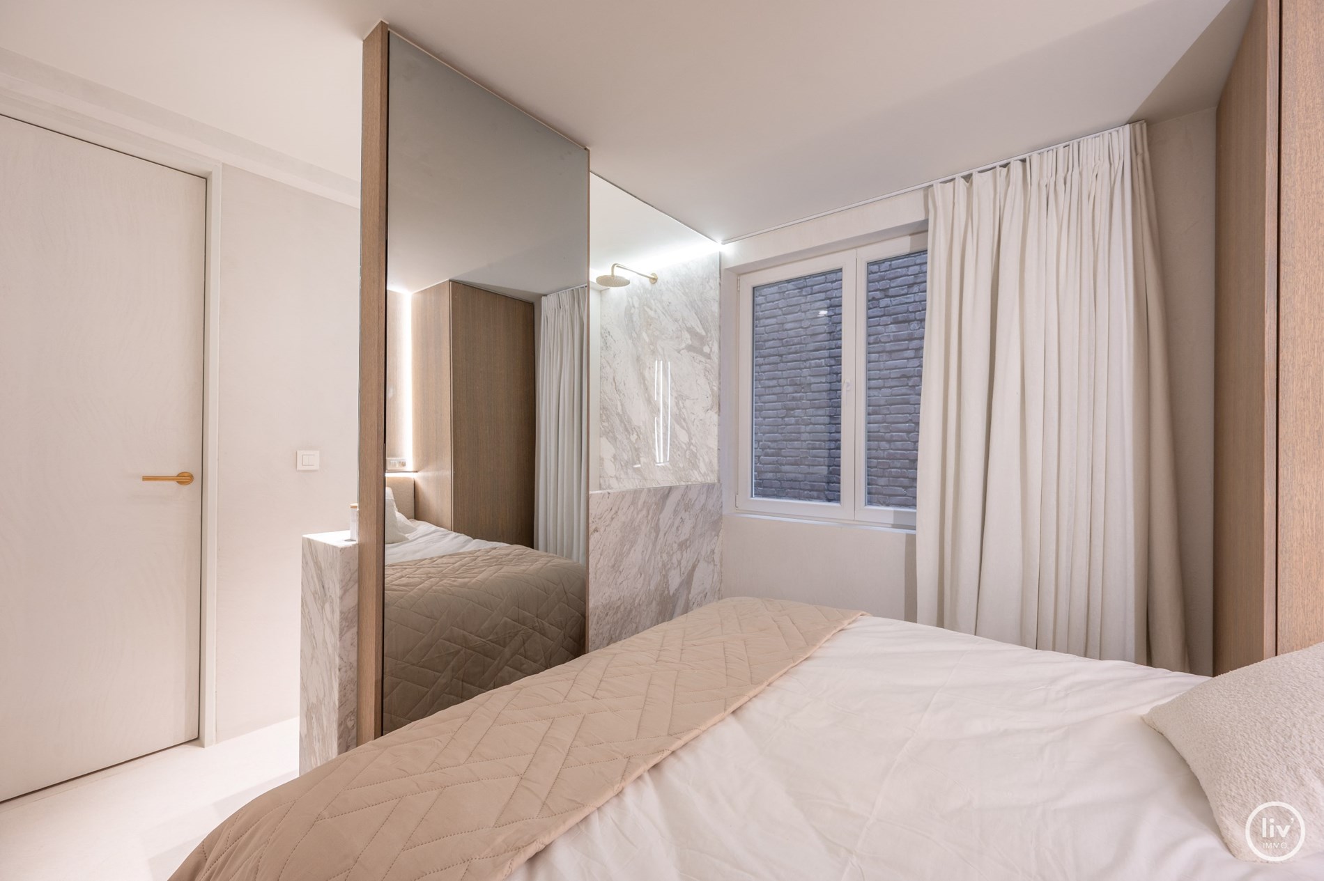 Magnifiek gerenoveerd 3 slaapkamer appartement met uitzicht op de Kustlaan en Minigolf (prachtige afwerkingsgraad!) 