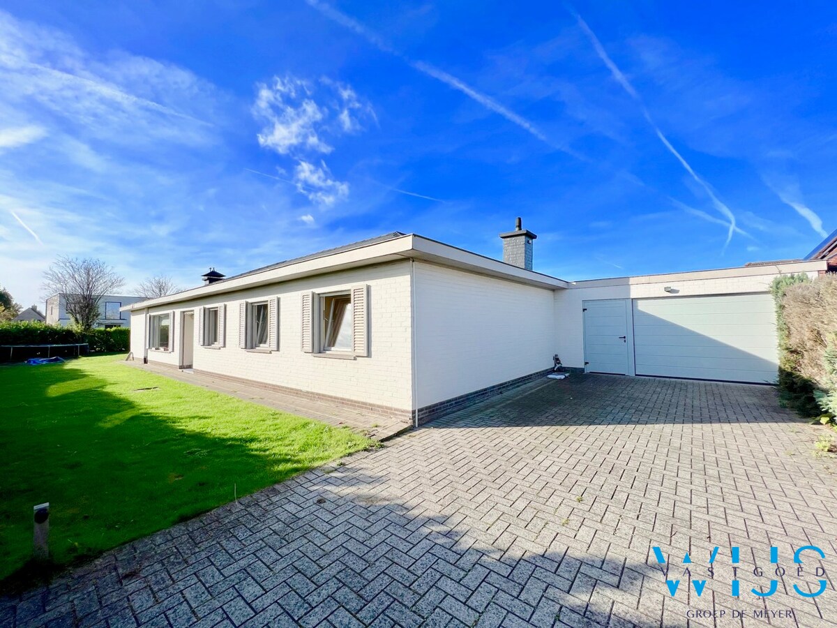 Ruime bungalow in een rustige woonwijk te Lovendegem ! 