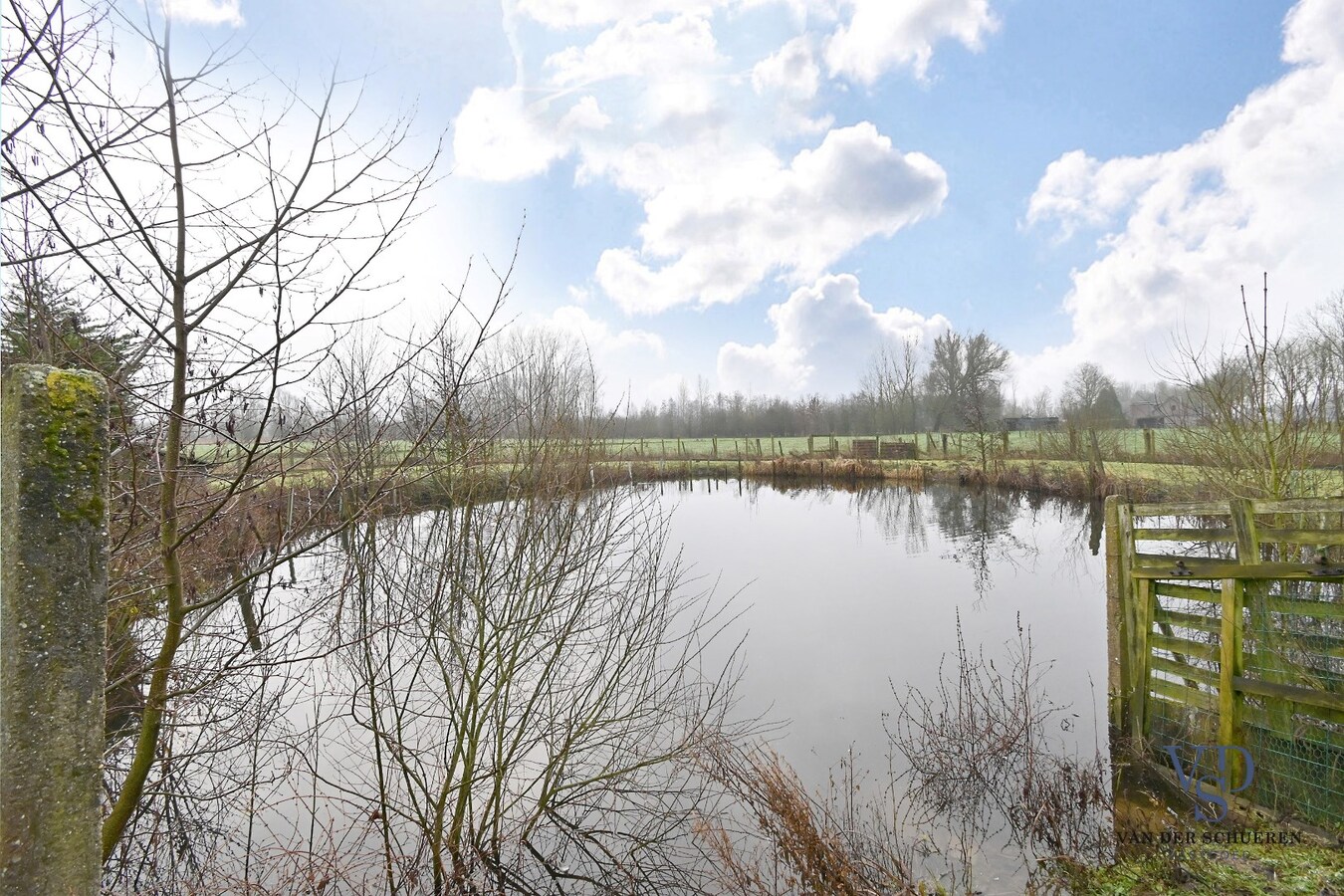 Exceptioneel gelegen eigendom met mogelijkheden! 