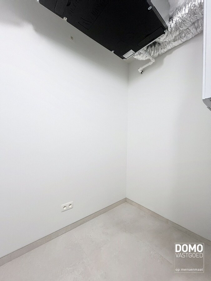 NIEUWBOUW 2 SLAAPKAMER APPARTEMENT MET TERRAS, AUTOSTANDPLAATS EN KELDERBERGING TE KERMT 