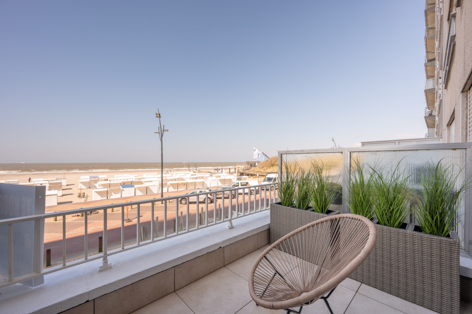 Volledig gerenoveerd appartement met FRONTAAL ZEEZICHT 