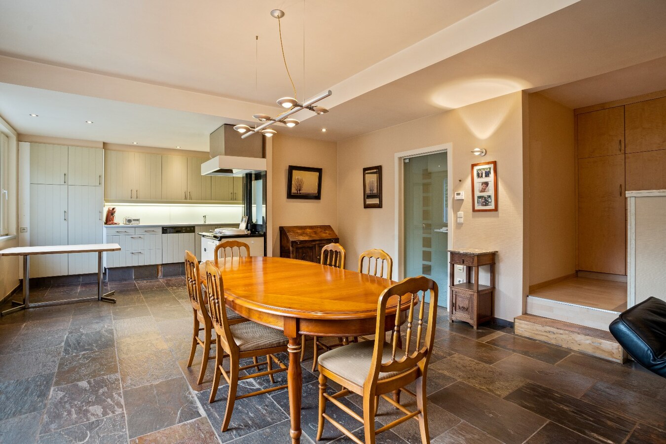 Polyvalente, ruime (handels)woning op zongericht perceel van 1243m² 