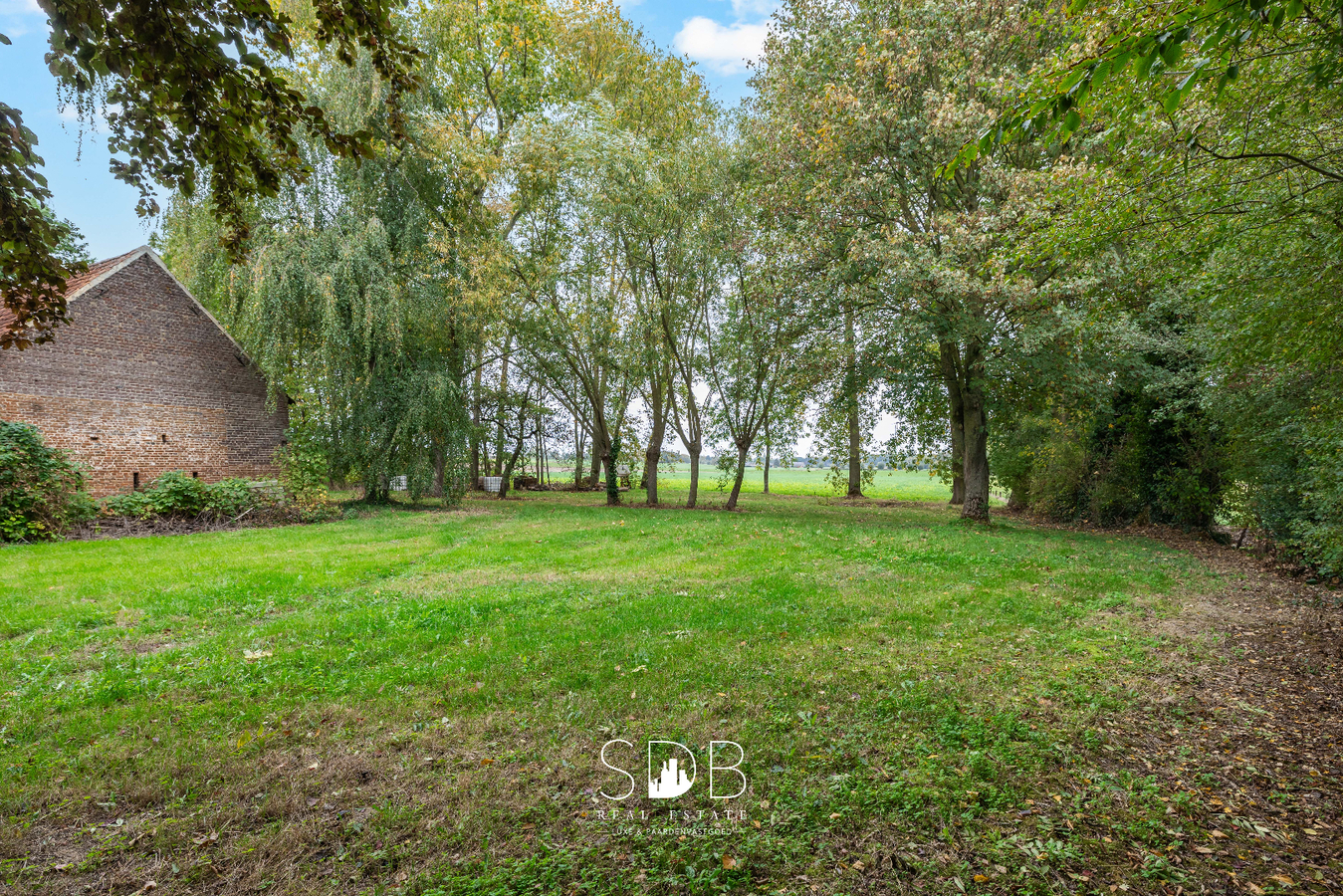 Authentieke hoeve met achterliggend groen op 5.192m² 