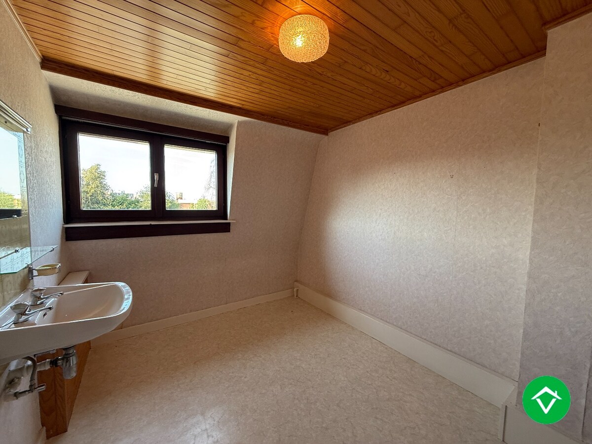 Centraal gelegen woning met 3 slaapkamers en diepe tuin te Roeselare 