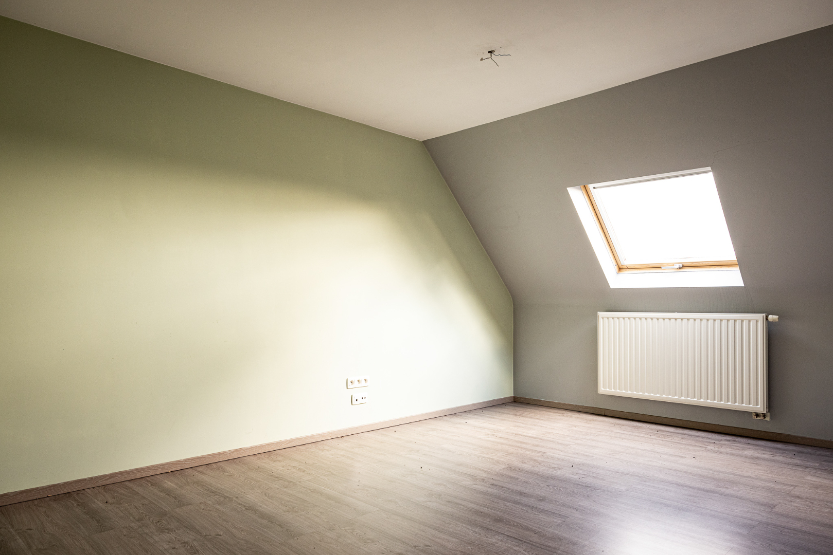 Energiezuinig ruim duplex app. met 3 slpks, terras en 2 autostandplaatsen te Maldegem 