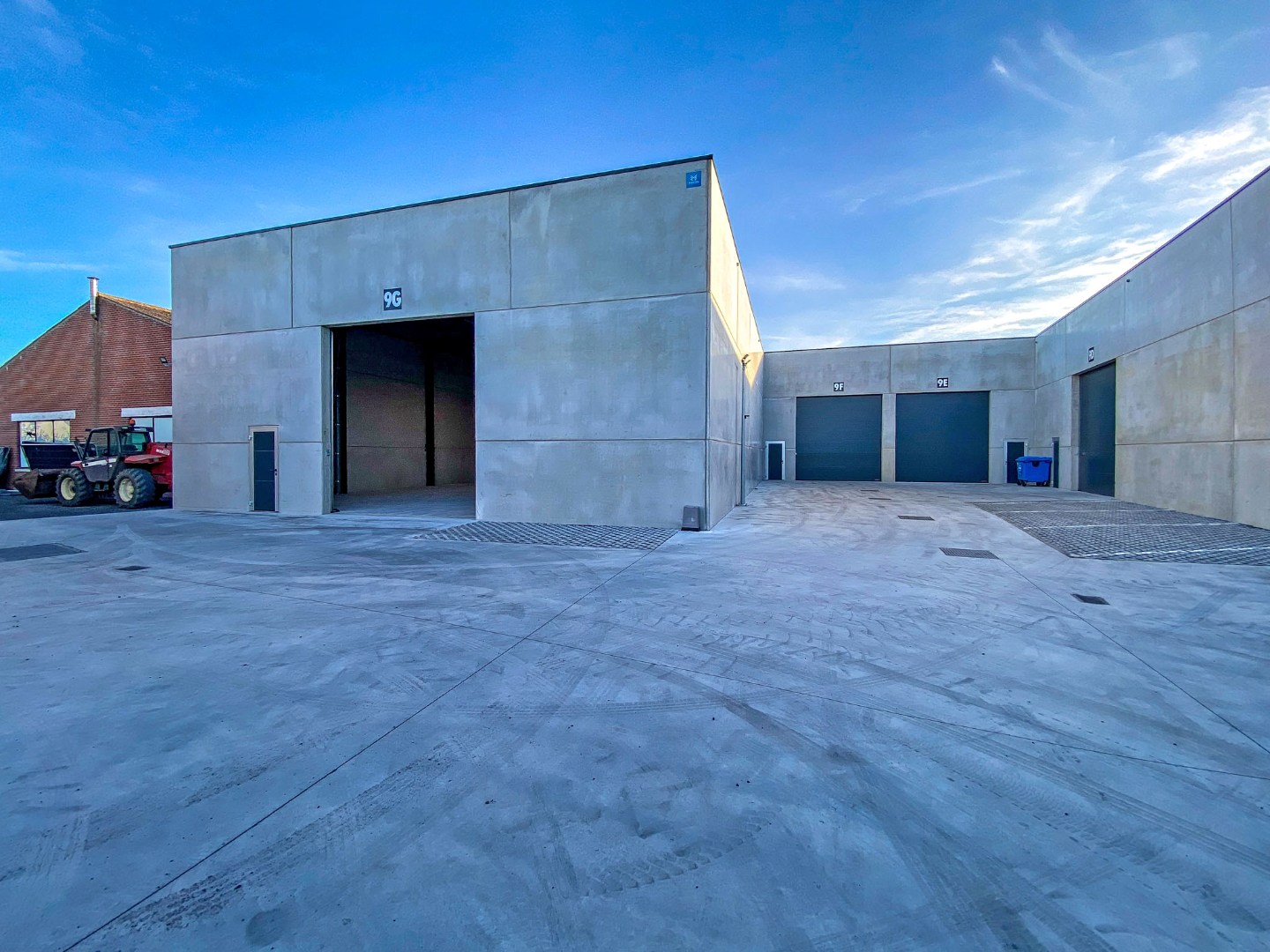Geïsoleerde nieuwbouwloods 9G (loods 2) (290m²) te huur op een industrie- ambachtzone te Vleteren 