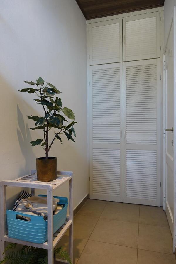 Goed gelegen hoekwoning met gezellige tuin en garage 