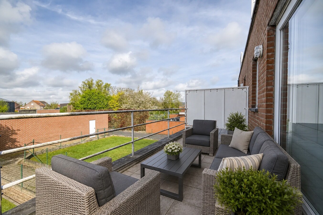 Ruim appartement met groot terras en garage te Heule ! EPC 112 B ! 