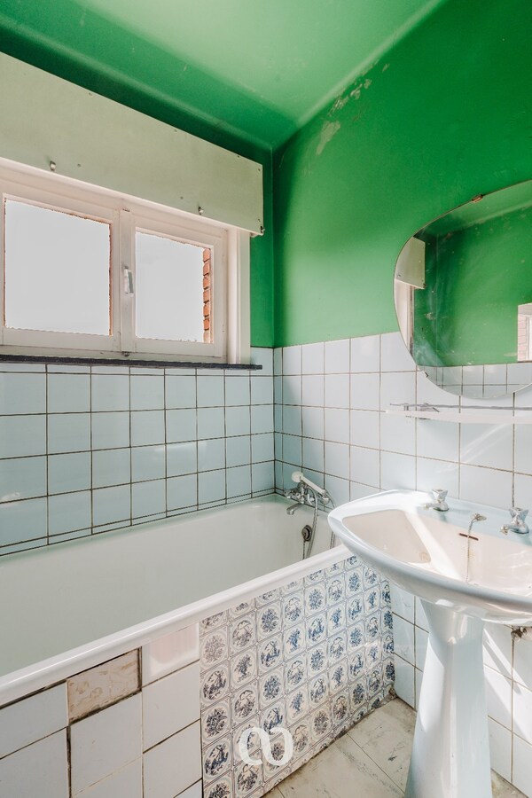 Te renoveren gezinswoning met 4 slaapkamers en tuin in Oudenaarde 