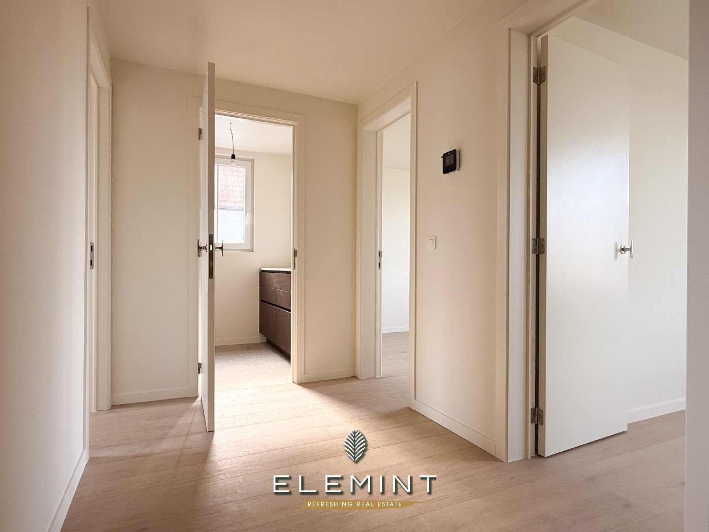 Halfopen woning met 5 slaapkamers en 2 badkamers in rustige doodlopende straat. 