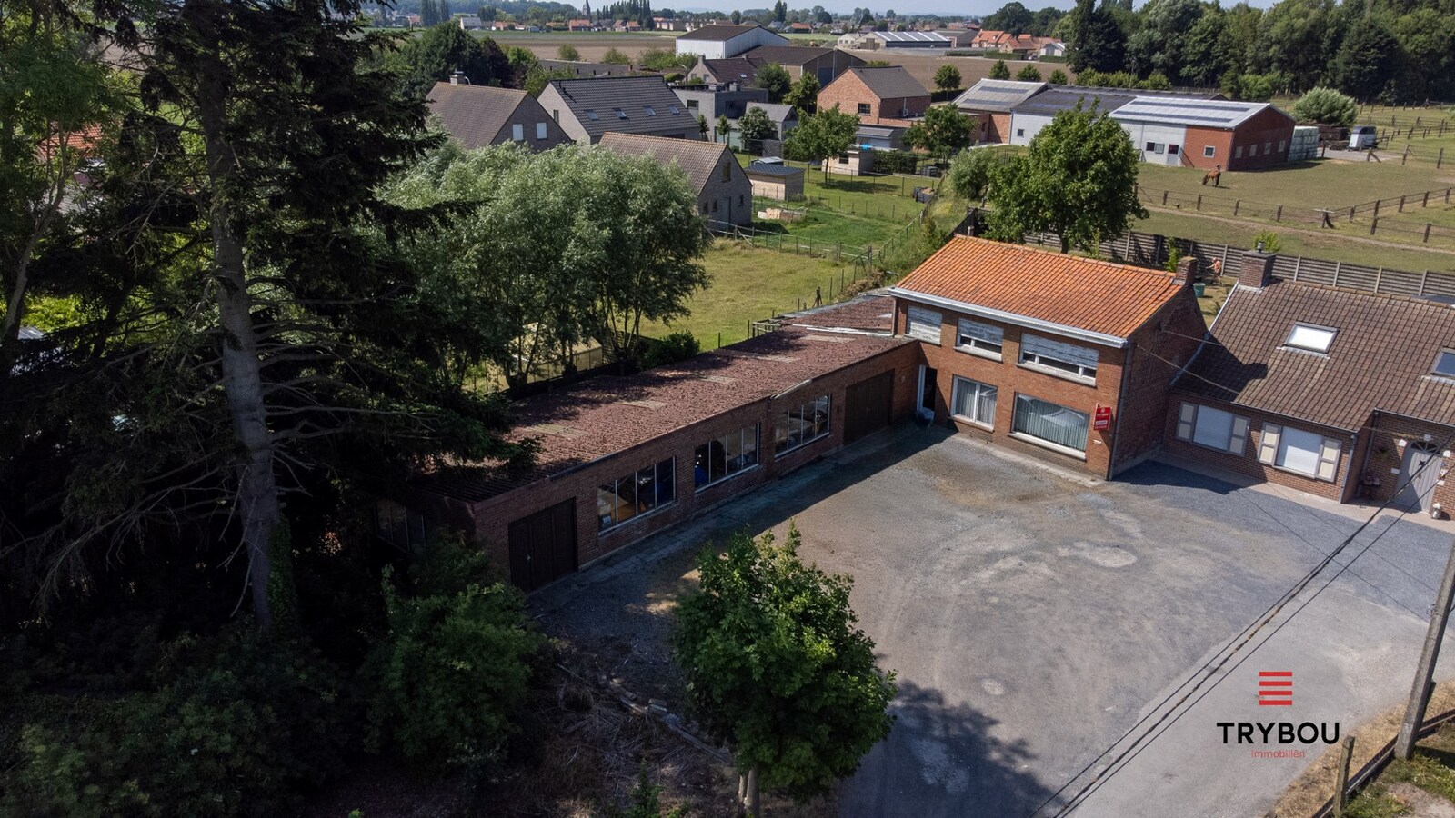 Woning met magazijn op 1203 m² – veel potentieel 