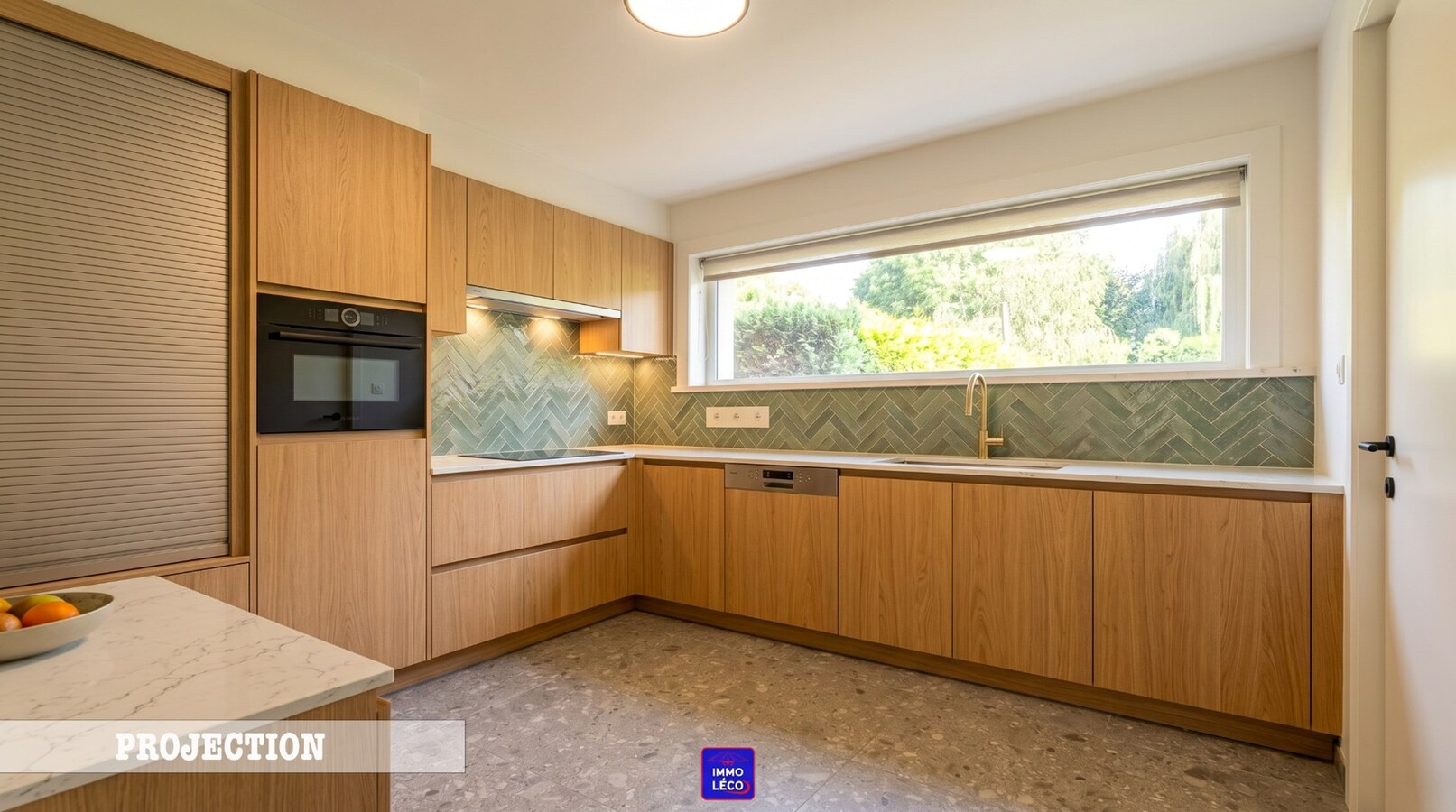 3 façades offrant de beaux volumes, parking privatif, jardin, EXCELLENT POTENTIEL ! 