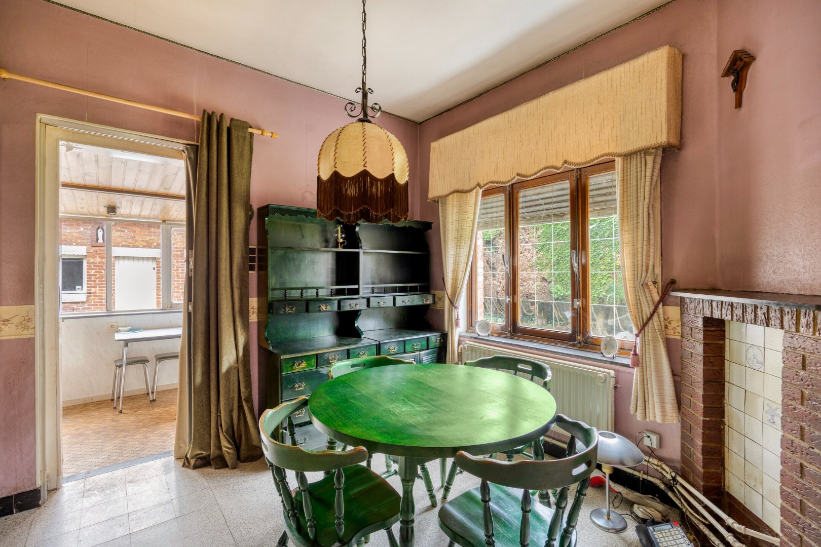 eetkamer met doorgang keuken