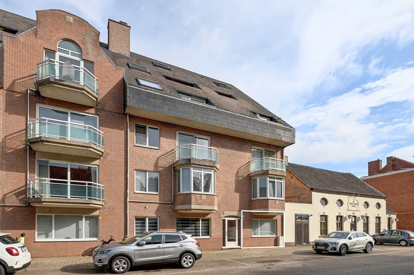 Centraal gelegen appartement met ondergrondse garage en groot terras 