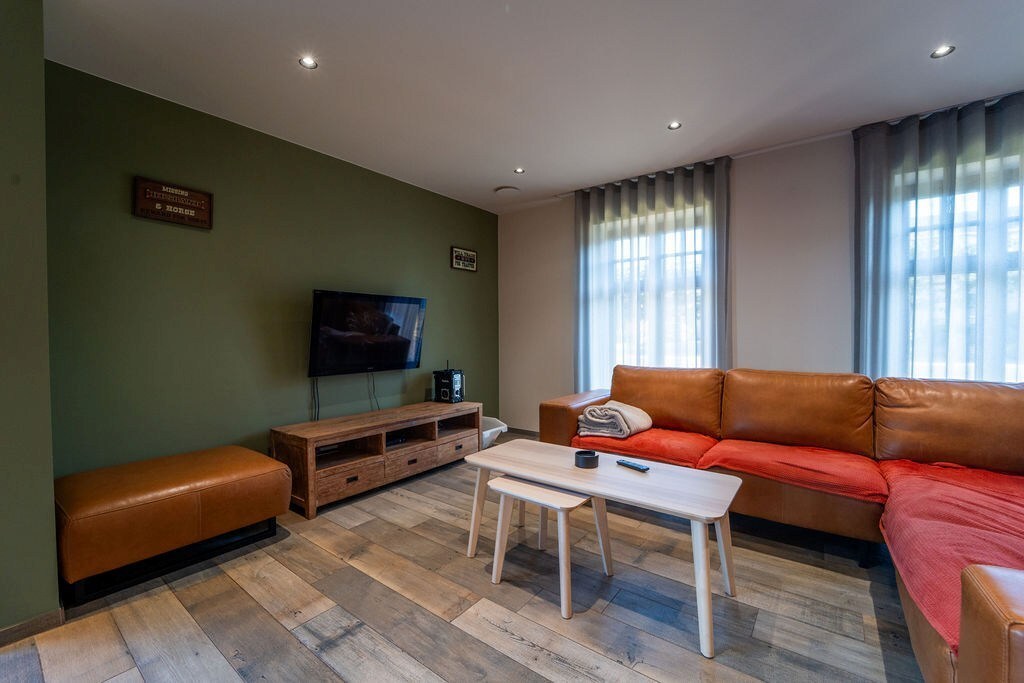 PRACHTIG GERENOVEERDE WONING MET 3 SLAAPKAMERS, 2 BADKAMERS, INPANDIGE GARAGE EN PAARDENSTALLINGEN MET ENERGIEZUINIG EPC TE WIJER (NIEUWERKERKEN) 