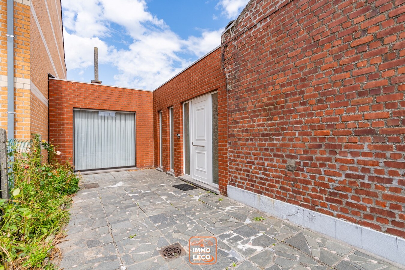 Plain-Pied idéalement situé avec jardin, garage et passage à l'arrière. Idéal 1er achat/investissement ! 