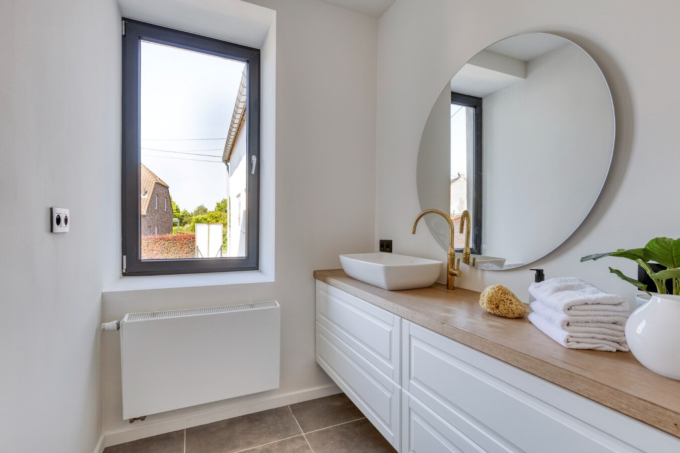 Prachtig volledig gerenoveerde half open bebouwing te Hoegaarden  - Energielabel B 