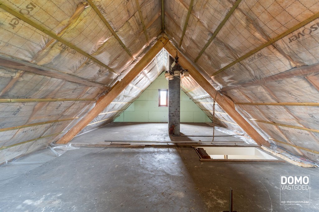 UNIEKE WONING MET 2 RUIME LOODSEN OP PERCEEL VAN 58A49CA 