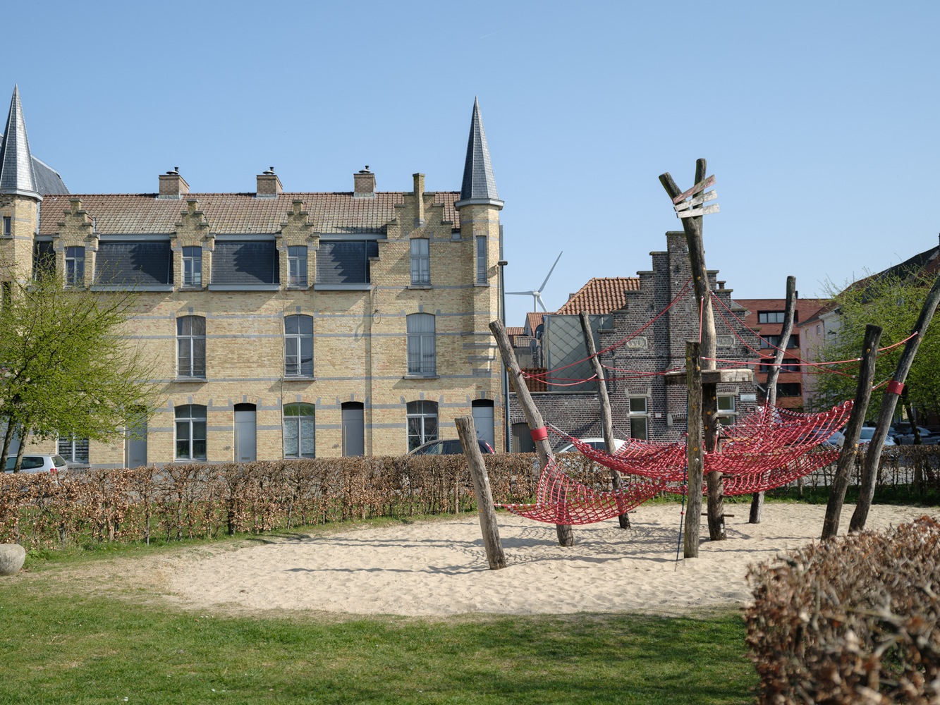 Exclusief wonen. Uitzonderlijk, luxueus en ruim (191m²) appartement met terras en fenomenaal zicht op water. 