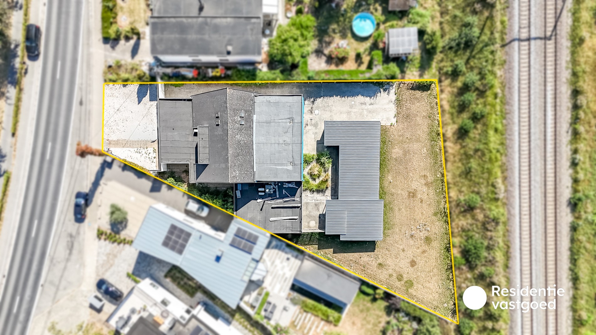Verrassend ruime woning met unieke indeling en veel potentieel in Torhout! 