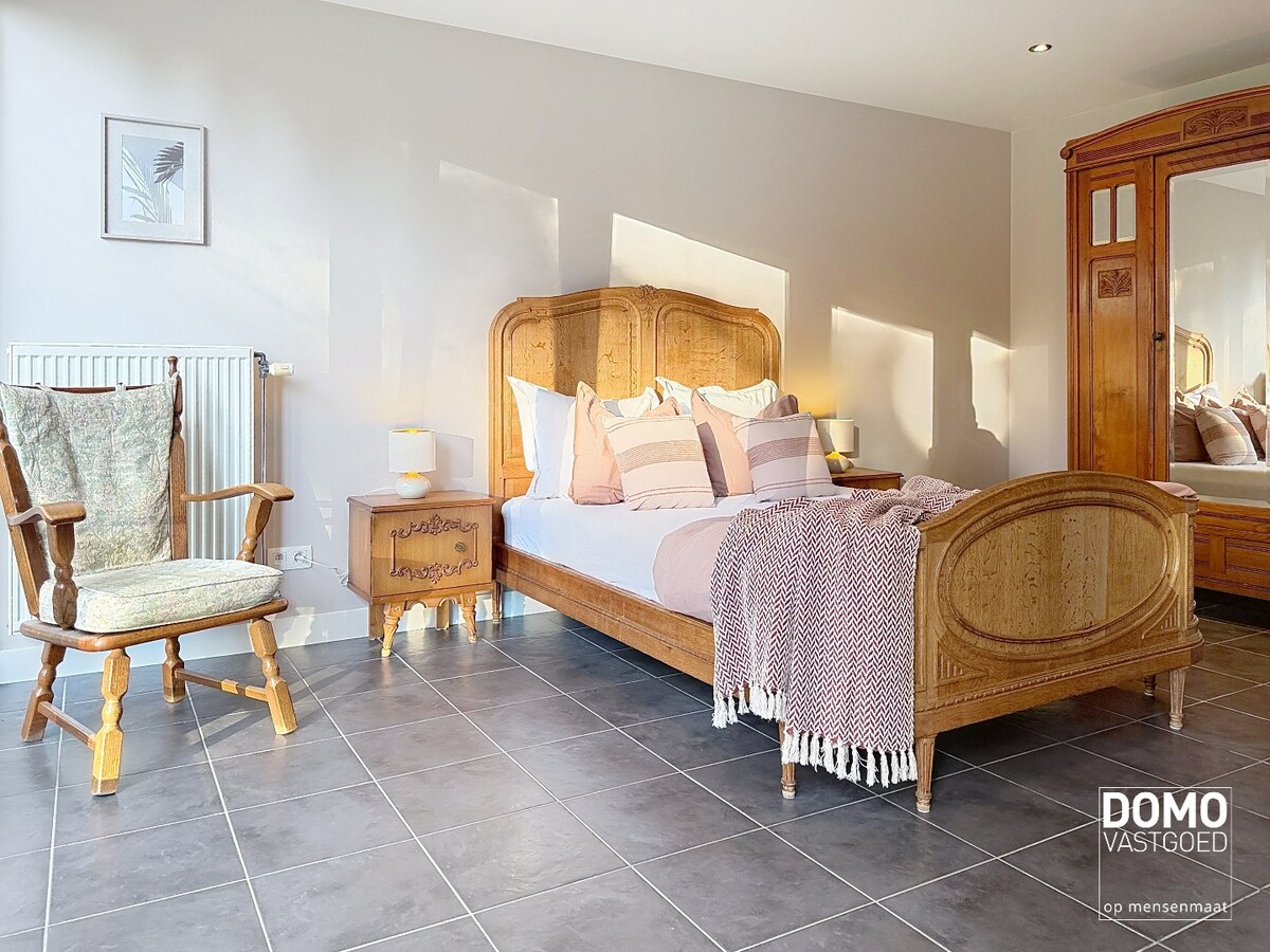 VOLLEDIG GEMEUBELDE 1 SLAAPKAMER STUDIO TE HASSELT (Stokrooie) 