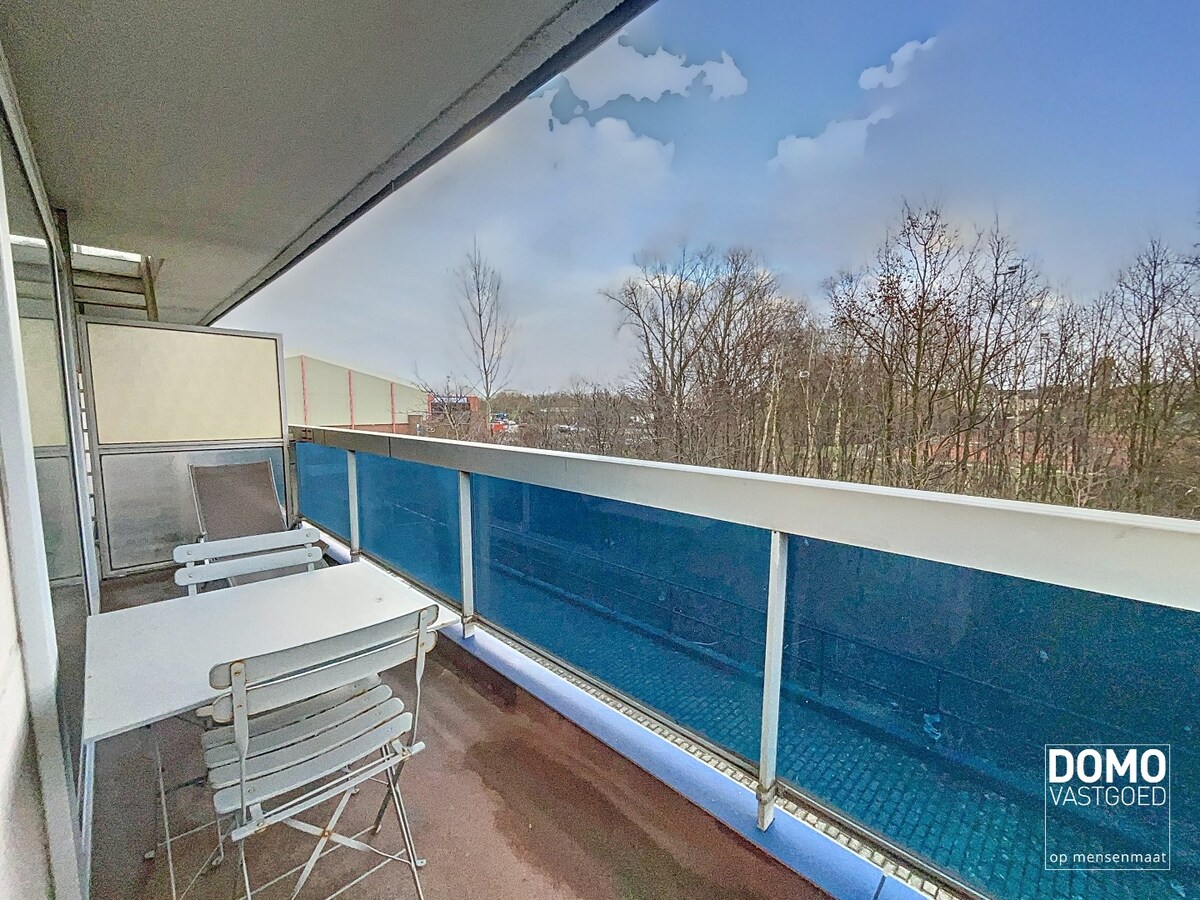 RUIM APPARTEMENT MET 3 SLAAPKAMERS EN GARAGEBOX VLAKBIJ CENTRUM HASSELT 