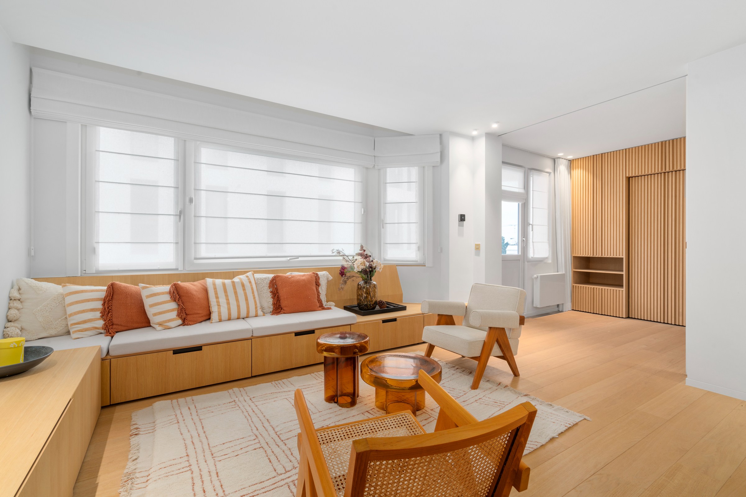 Zeer mooi en luxueus afgewerkt 3 slaapkamer appartement aan het Driehoeksplein nabij de Zeedijk 