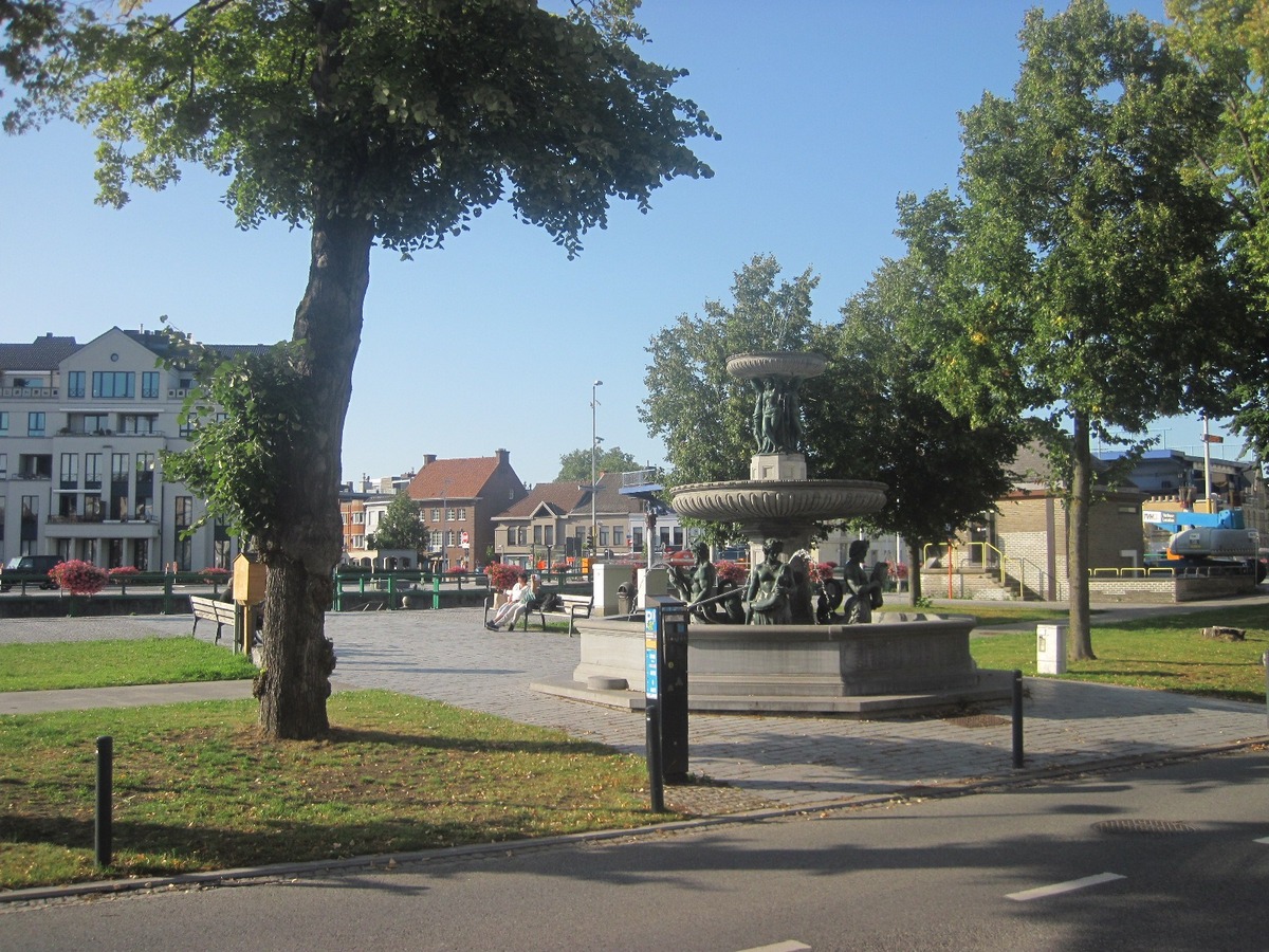 Duplex-appartement (bemeubeld) op unieke liggng. GEEN VASTE KOSTEN. 