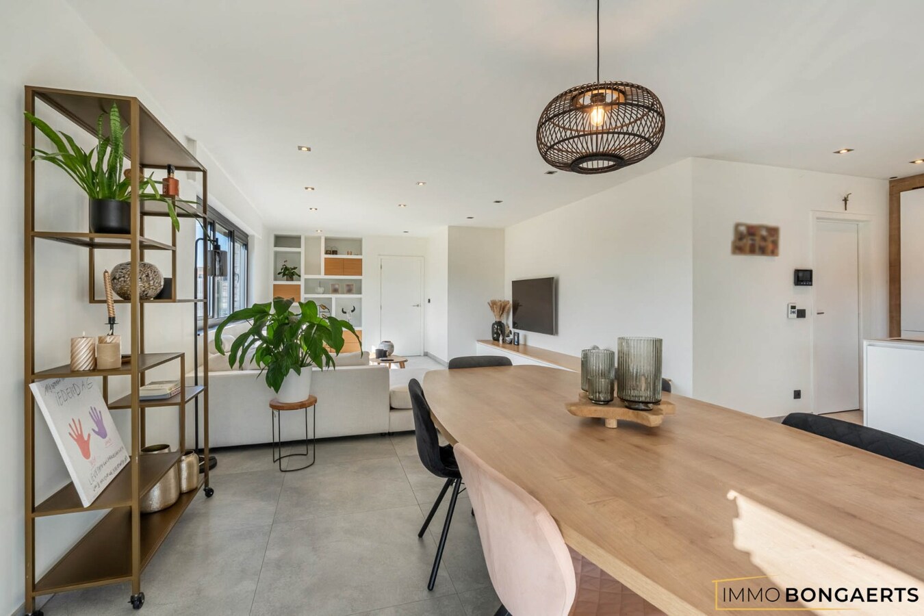 Energiezuinige woning met zwembad op rustige ligging in As 