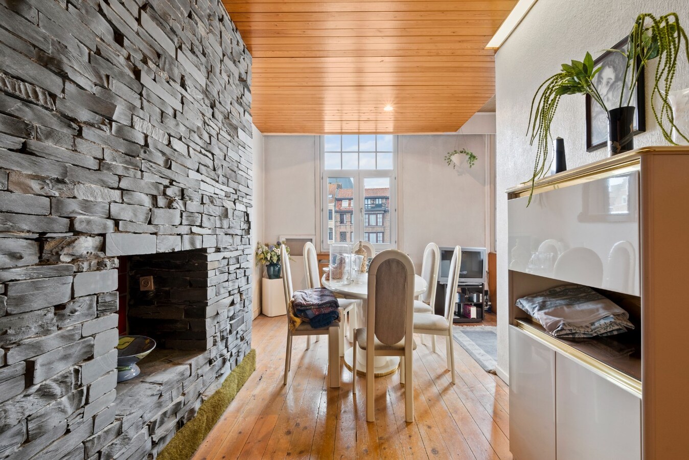 Uitstekend gelegen opbrengsteigendom op de Grote Markt van Diksmuide 