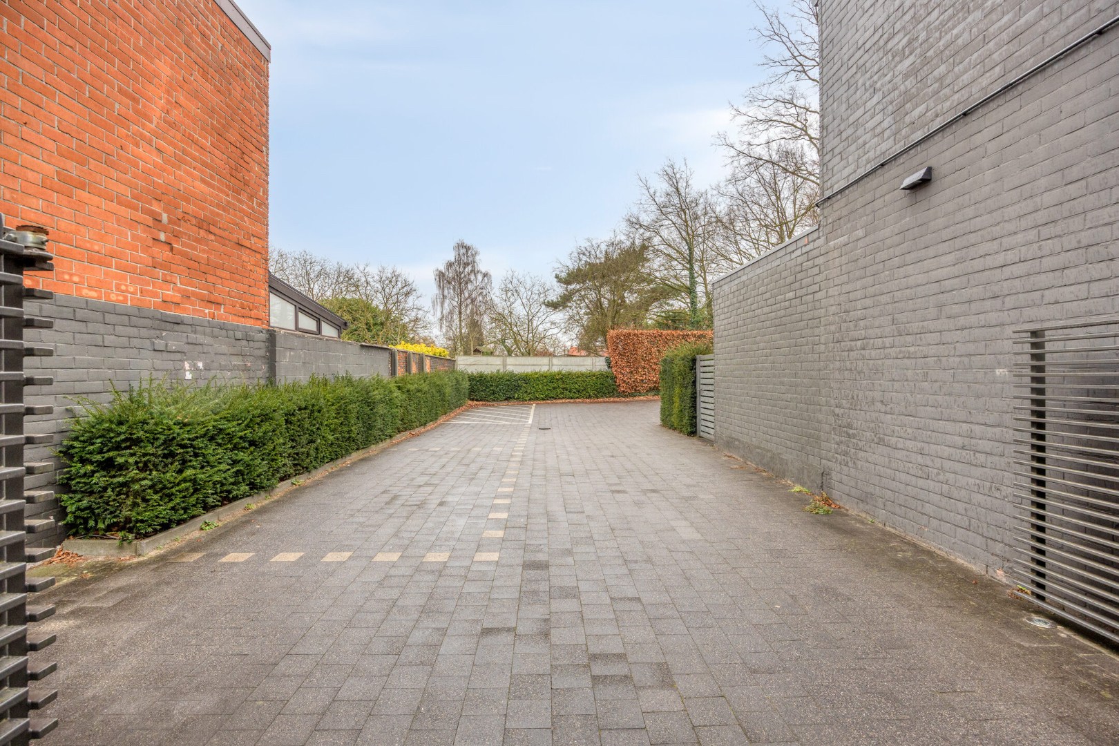 Handelswoning met 3 slpk. en privéparking in het centrum van Balen 
