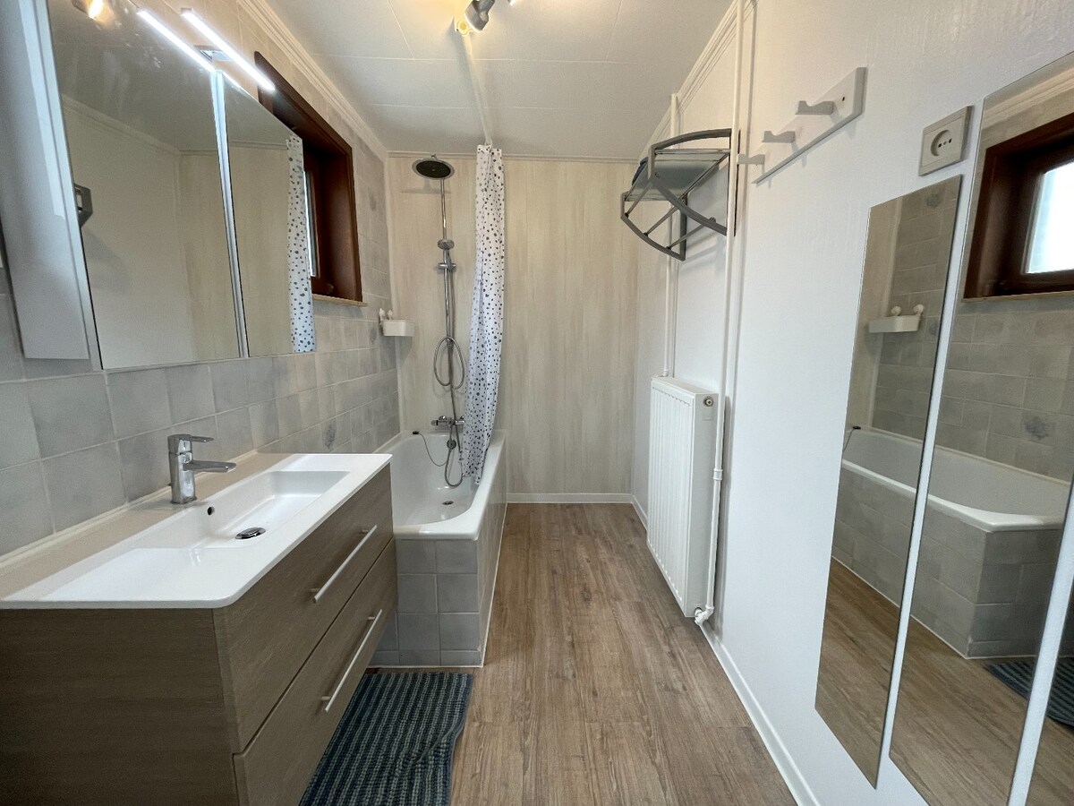 Ruime open bebouwing met tuin, terras, garage - 3 slaapkamers - Kuringen 