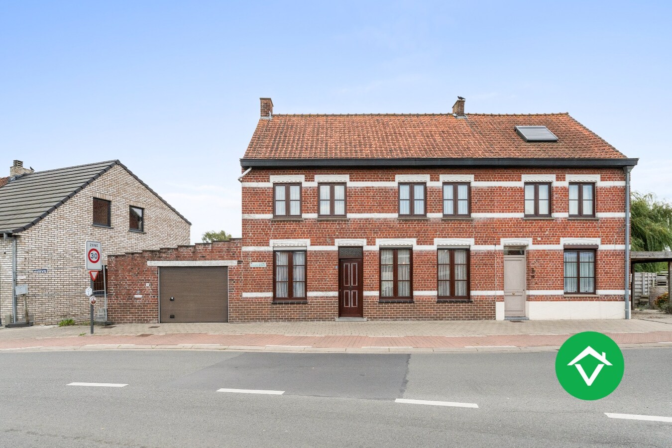 Ruime woning met 5 slaapkamers, diepe tuin en garage te Staden 