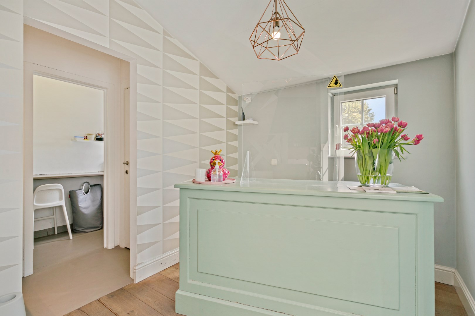 Handelspand met parkeermogelijkheid in het centrum van Bonheiden 