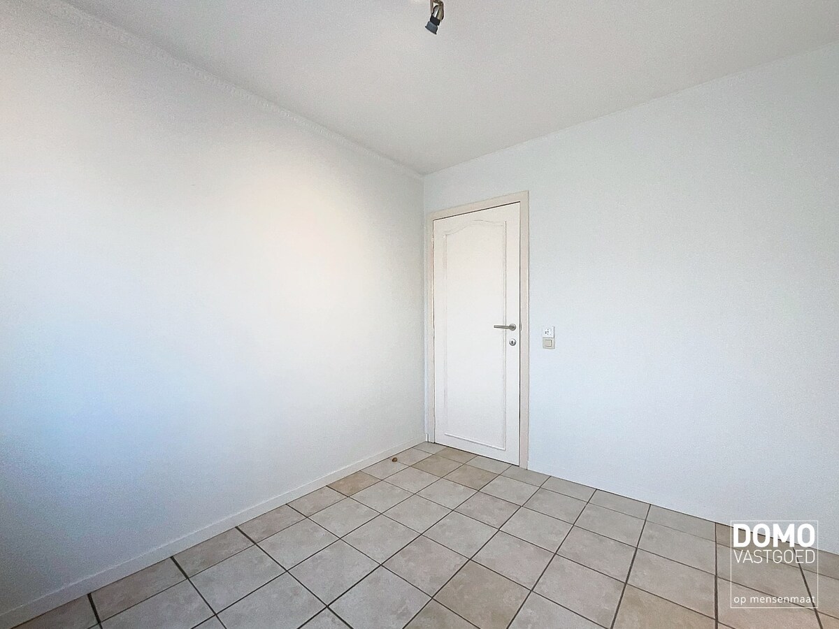 GERENOVEERDE WONING MET 3 SLAAPKAMERS, GARAGE EN TUIN TE KURINGEN 