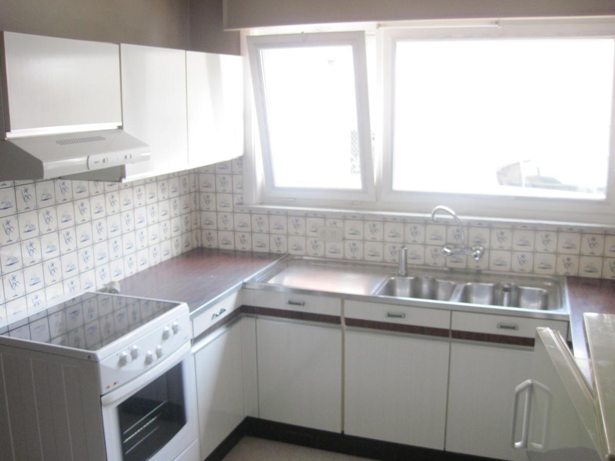 Degelijke Half Open Bebouwing. Bijzonder rustig gelegen ! 