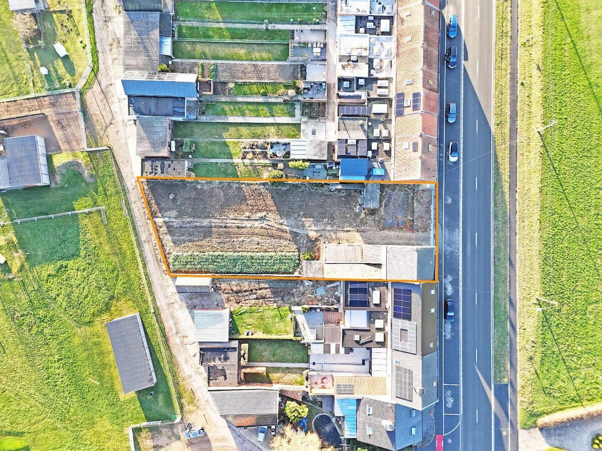 Te renoveren woonhuis met bouwgrond te Balegem/Elene 