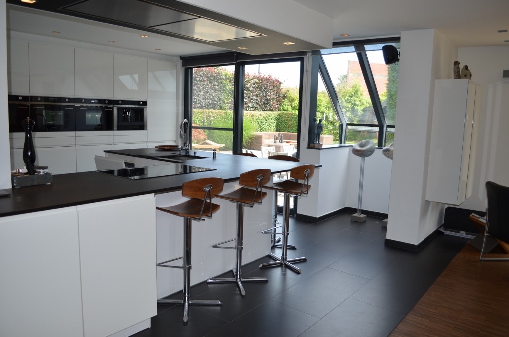 Energiezuinige villa met  3 slpks (ev. 4), garage en zuidelijk georiënteerde tuin nabij centrum Maldegem 