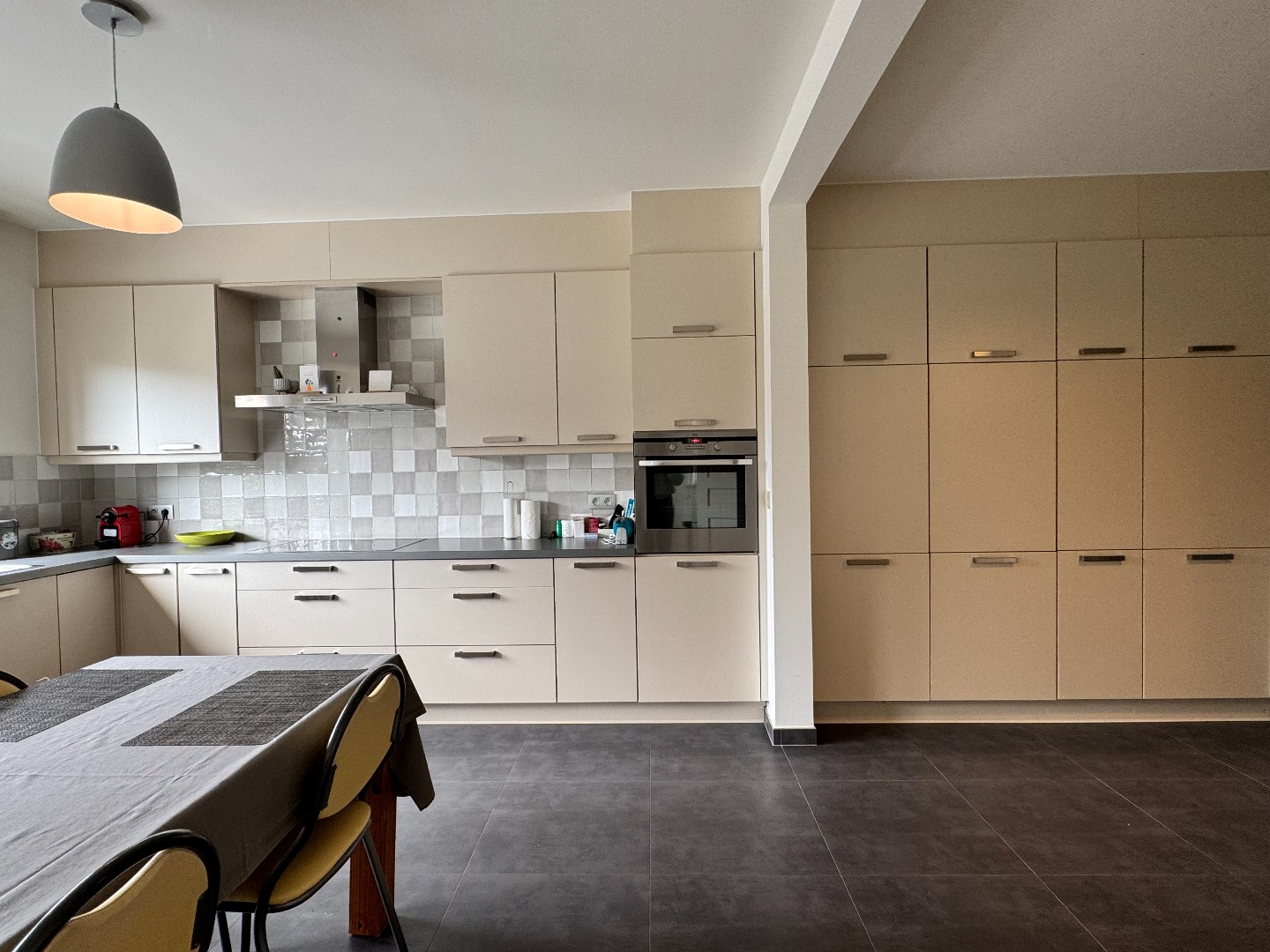 Instapklare halfopen bebouwing met 3 slaapkamers, tuin en garage te Zulte. 