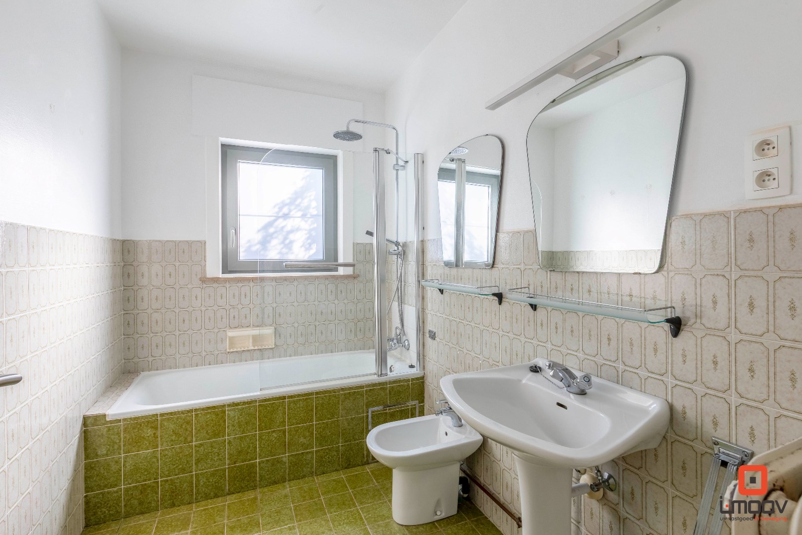 Open bebouwing met 3 slaapkamers en grote tuin in residentiële, groene woonwijk 