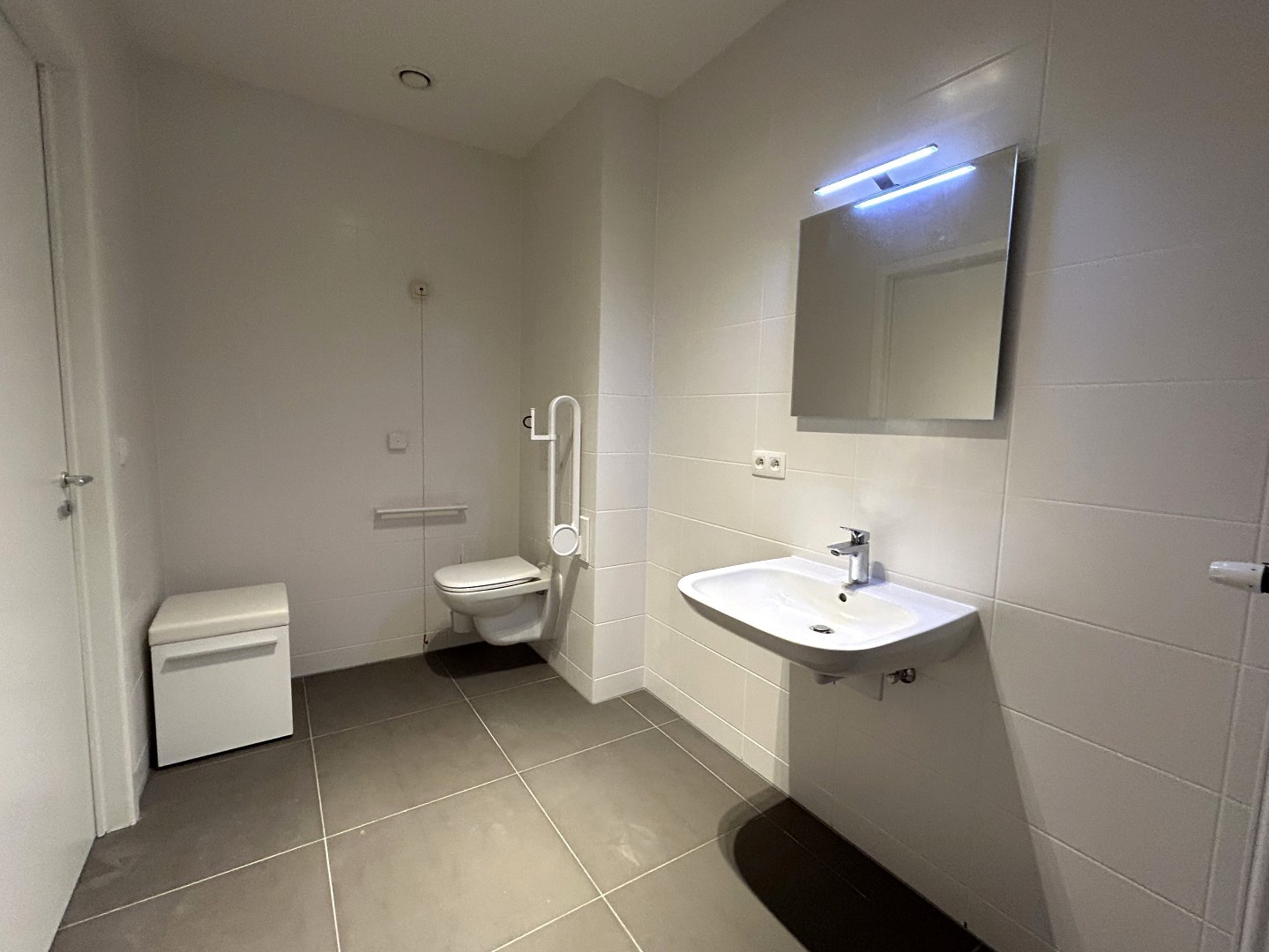 Instapklare assistentiewoning met 2 slaapkamers op TOP-locatie in Geel 