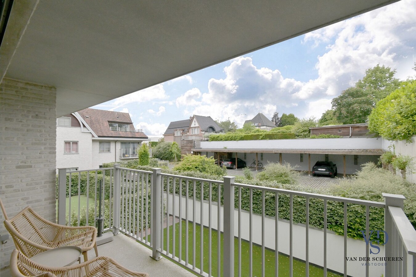 Modern appartement in hartje Dikkelvenne 