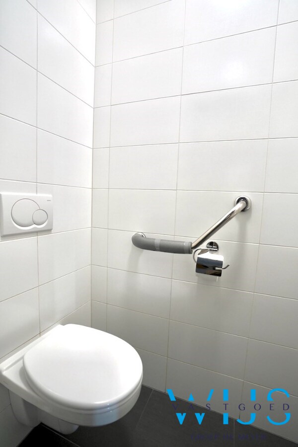 Instapklaar appartement met garage te Oosteeklo ! 