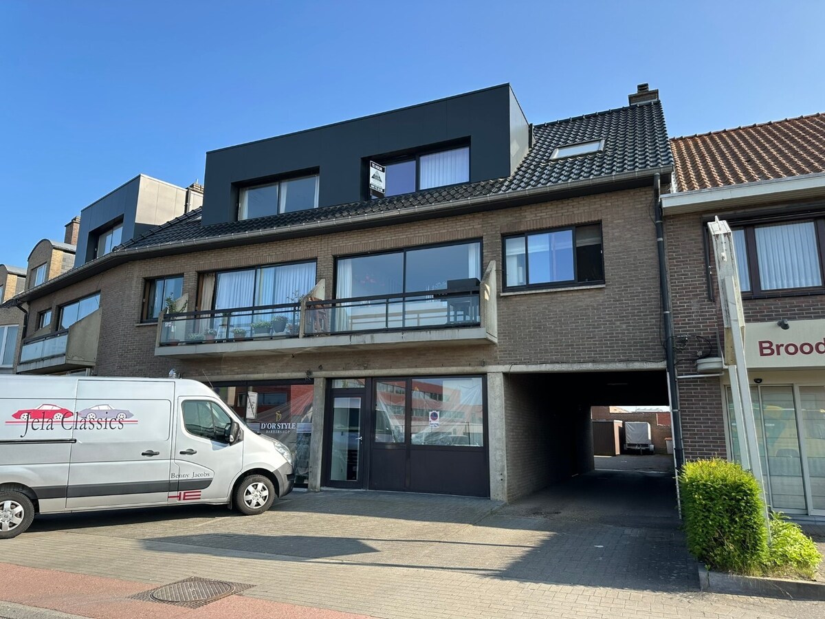 VERNIEUWD   appartement met 3 slaapkamers 