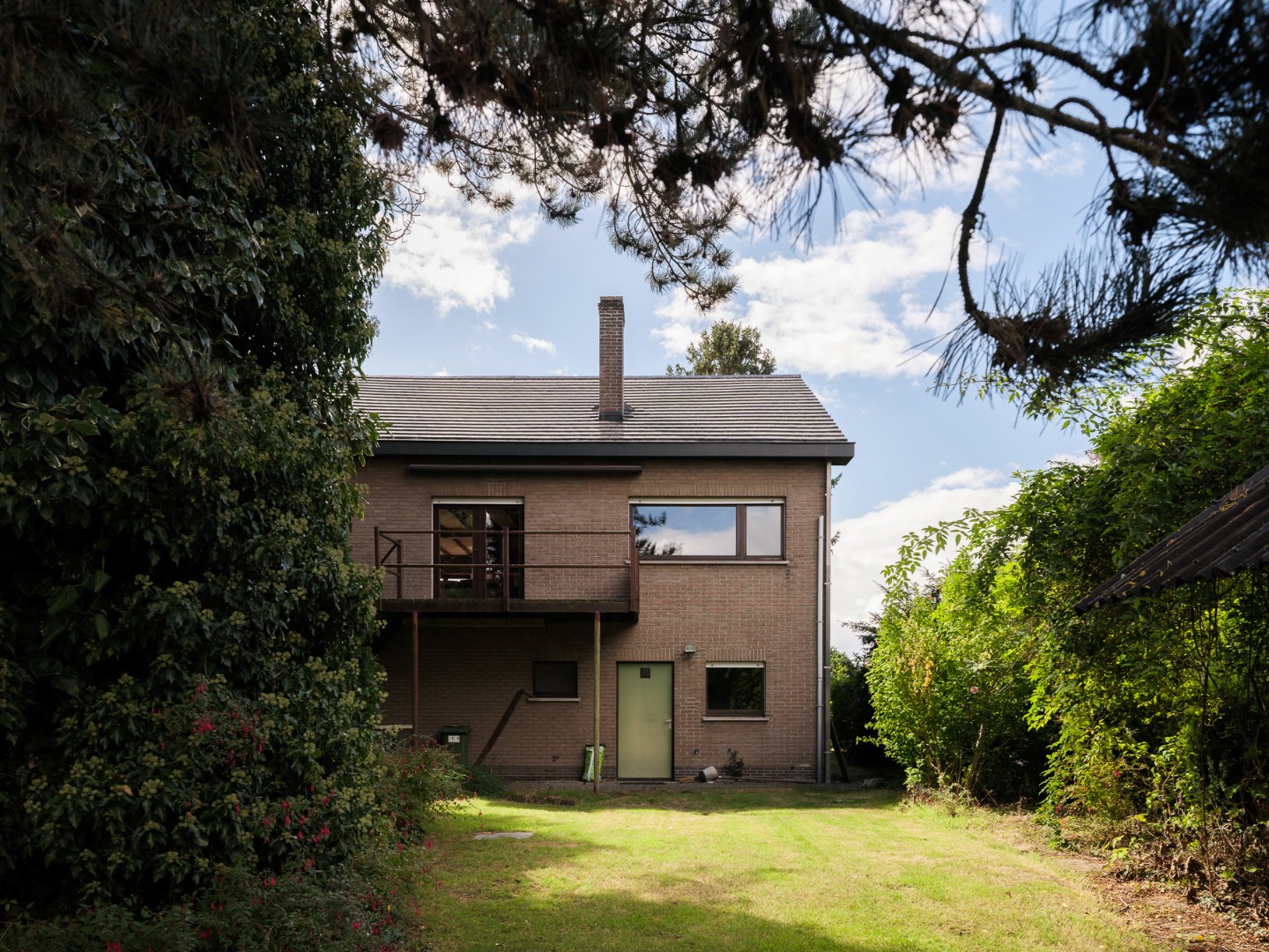 Vrijstaande woning met 4 slpk. in een oase van rust 