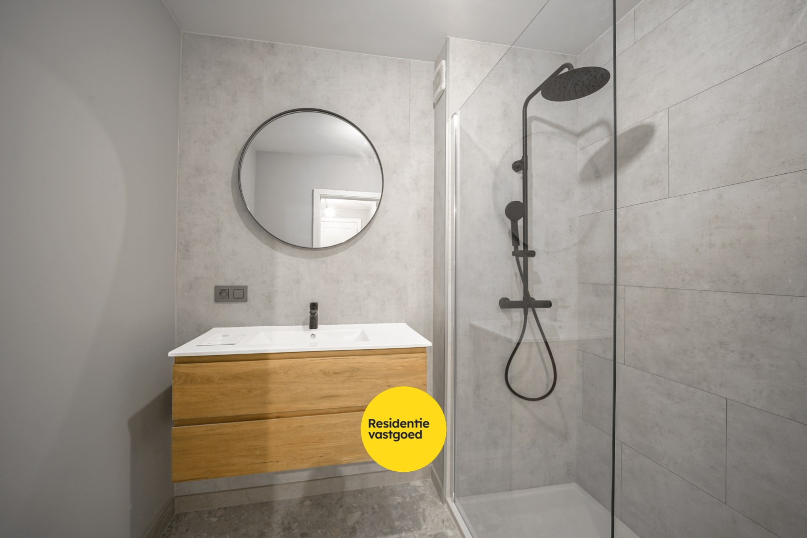 Gerenoveerd 2-slpk appartement met lift in Oostende 