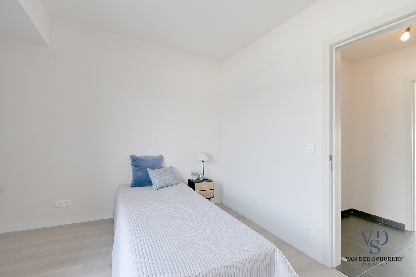 Lichtrijk appartement mét ondergrondse garage en berging. 