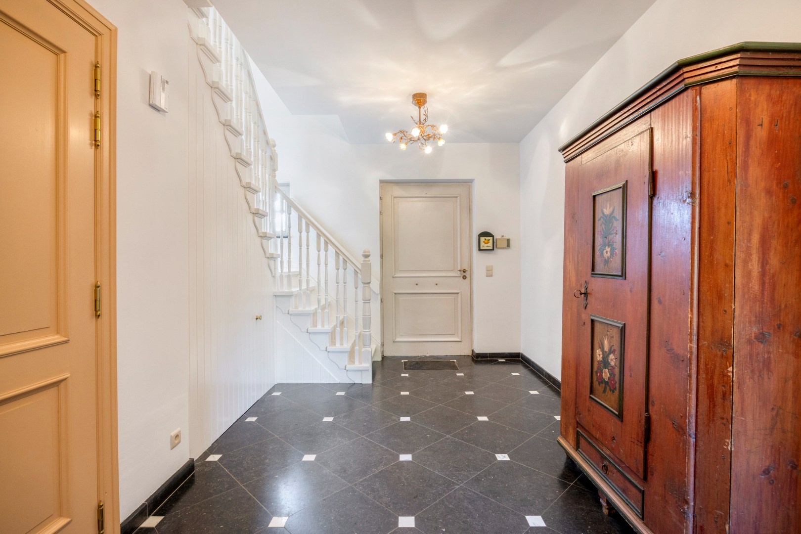 Villa met bureau,  5 slaapkamers, 2 badkamers en ruime tuin in Bierbeek! - EPC 172 kWh/m² - bewoonbare opp. 242 m² 